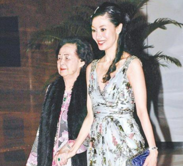 香港最會馴夫的女人！被百億富豪「獨寵70年」患病也不離不棄 　讓李嘉欣「都聞風喪膽」
