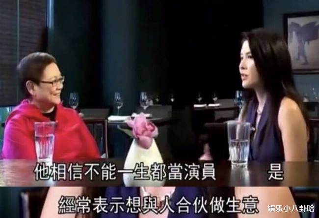 65歲男星「冷清現場開唱」坦言要拚生計　在地人起底「家世上億元」：唱好玩的啦