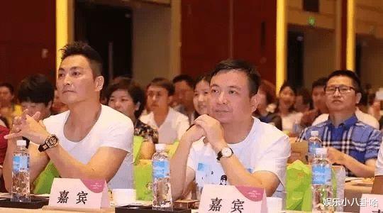65歲男星「冷清現場開唱」坦言要拚生計　在地人起底「家世上億元」：唱好玩的啦