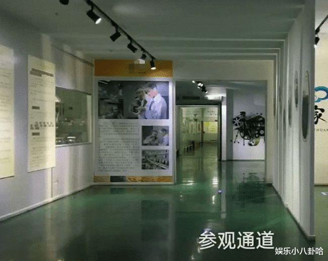 65歲男星「冷清現場開唱」坦言要拚生計　在地人起底「家世上億元」：唱好玩的啦