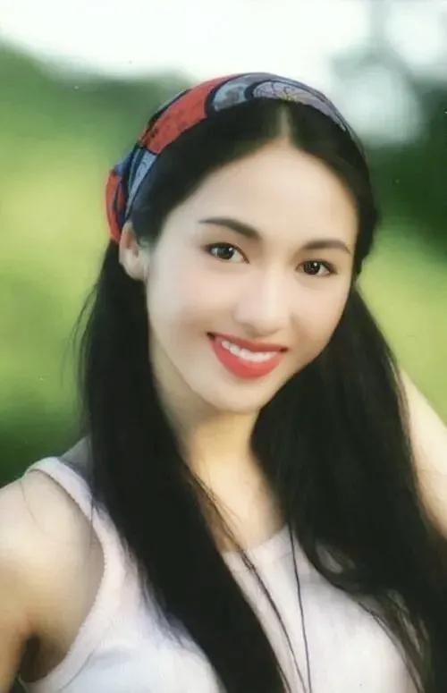 14歲賺錢養家！黎姿一生「被3個殘疾男人捆綁」不喊累　自學成「45億商界女總裁」努力沒白費