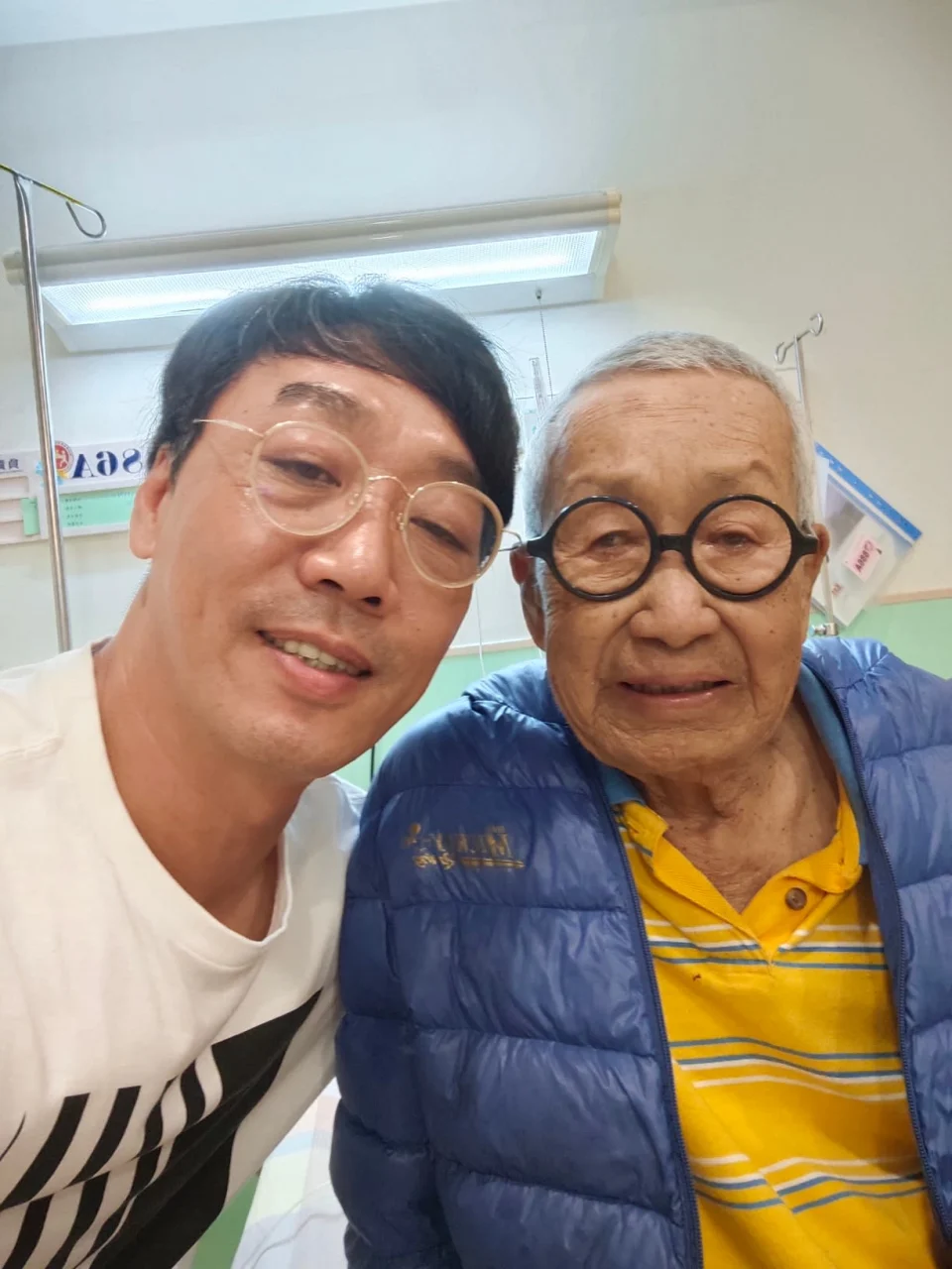 突然取消直播！脫線緊急住院「兒子揭老爸真實情況」：不是第一次了　「90歲插管報平安」畫面惹心疼