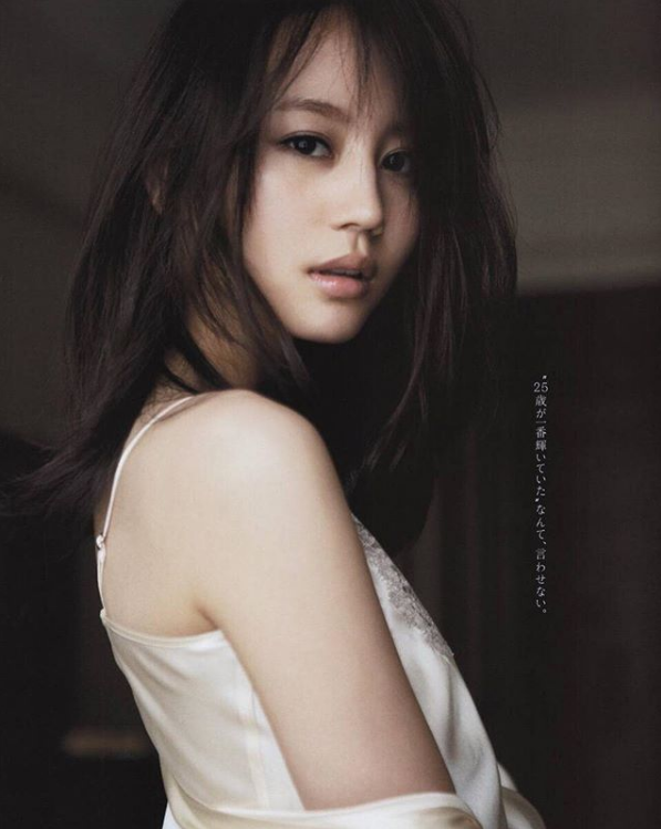 大家都等她復出！34歲女星「為愛退出演藝圈」移居鄉下　今成2寶媽「被拍下素顏近況」網驚呆：都沒有變