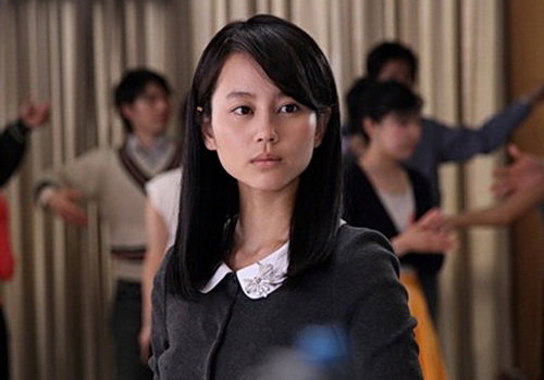大家都等她復出！34歲女星「為愛退出演藝圈」移居鄉下　今成2寶媽「被拍下素顏近況」網驚呆：都沒有變