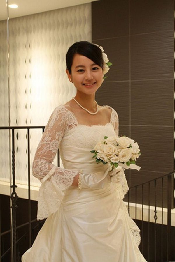 大家都等她復出！34歲女星「為愛退出演藝圈」移居鄉下　今成2寶媽「被拍下素顏近況」網驚呆：都沒有變