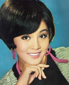 後宮多到2張桌坐不下！ 何莉莉「隱忍43年」熬走花心丈夫　教科書式斗小三「獨攬70億家產」  