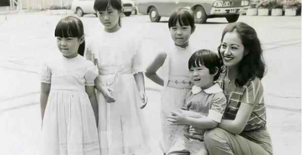 後宮多到2張桌坐不下！ 何莉莉「隱忍43年」熬走花心丈夫　教科書式斗小三「獨攬70億家產」  