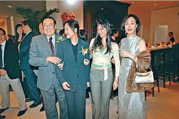 後宮多到2張桌坐不下！ 何莉莉「隱忍43年」熬走花心丈夫　教科書式斗小三「獨攬70億家產」  
