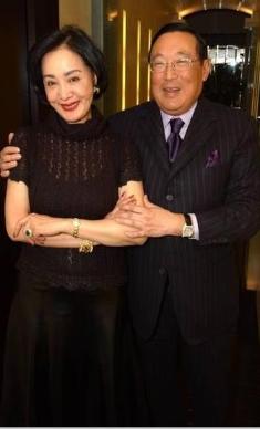 後宮多到2張桌坐不下！ 何莉莉「隱忍43年」熬走花心丈夫　教科書式斗小三「獨攬70億家產」  