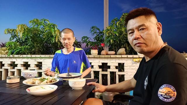 時日無多！他情義相挺「陪絕症好友完成心願」　玩遍各地「倒下都會把你扛回去」網淚：此生足矣