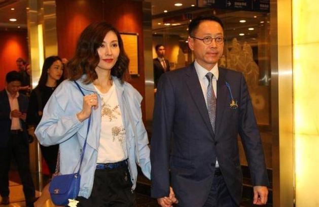 手段不輸妹妹李嘉欣！常被人罵醜「卻甩窮丈夫」花5年逼走富商原配　43歲挺大肚「再嫁10億富豪」
