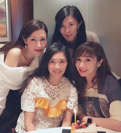手段不輸妹妹李嘉欣！常被人罵醜「卻甩窮丈夫」花5年逼走富商原配　43歲挺大肚「再嫁10億富豪」