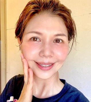 為戲扮老翻紅！于子育「全素顏化老妝」神駕馭兩造型　「51歲真面目曝光」女兒也驚豔：側臉像鍾楚紅