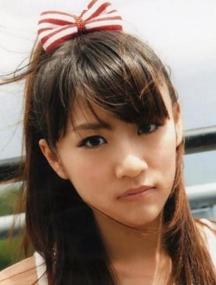 結婚2年從沒見過他刷牙！30歲女星抱怨「大15歲老公」不講衛生　偷跟身後發現「他只擰開水龍頭」秒傻眼
