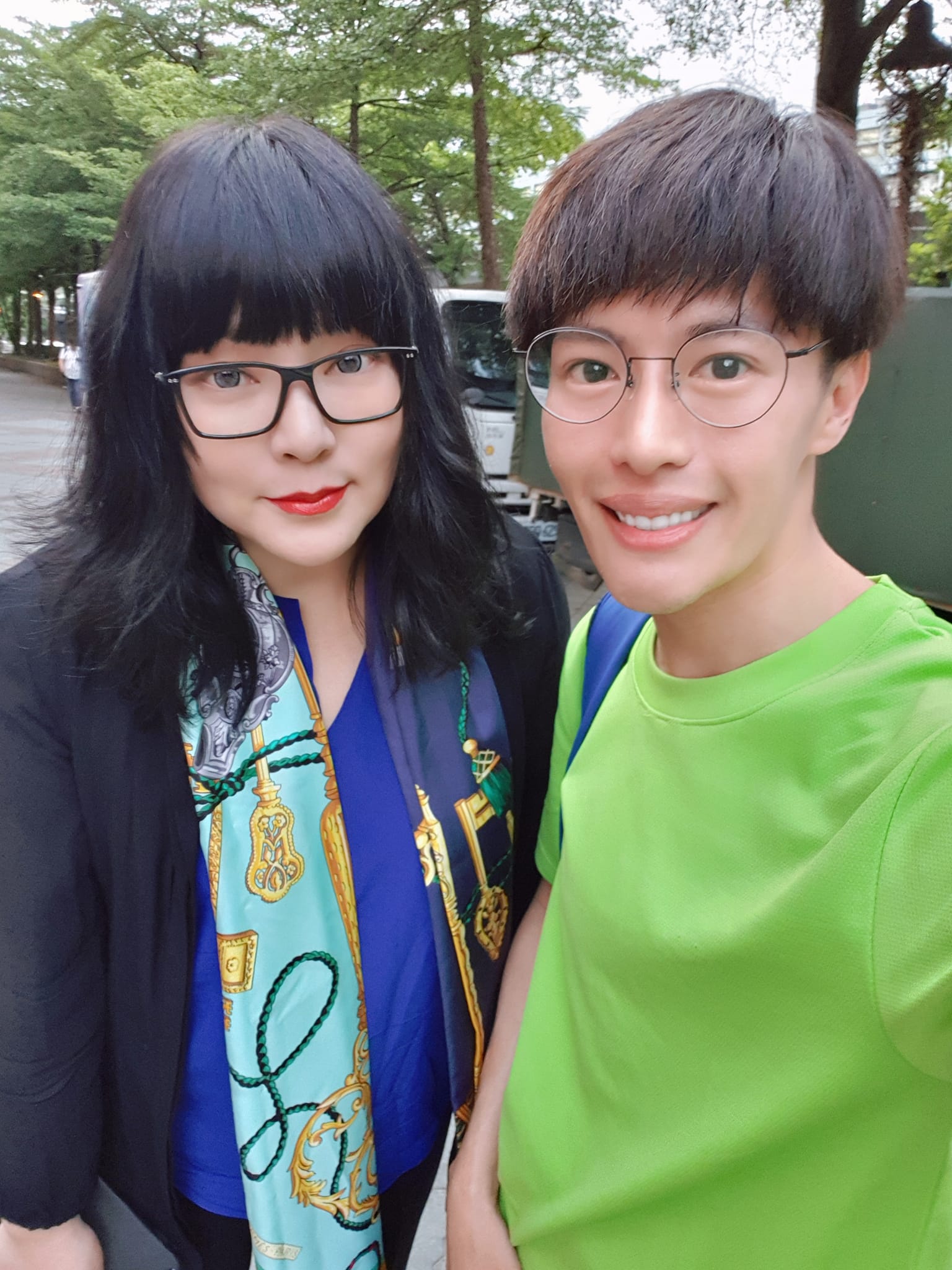 從明星轉去當客服！無奈「被奧客三字經問候」還掛電話　堅持「感恩的心繼續做」：零收入要過活