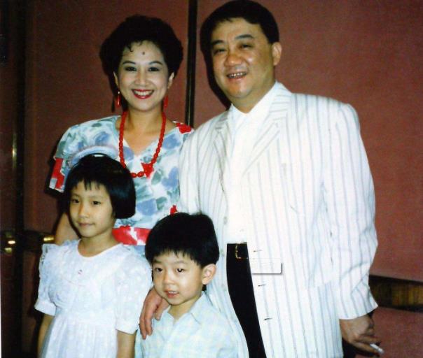 被老公拋棄險自盡！為養3個兒女「咬牙復出」　 翻紅成富婆「失蹤15年前夫」突現身跪求復合