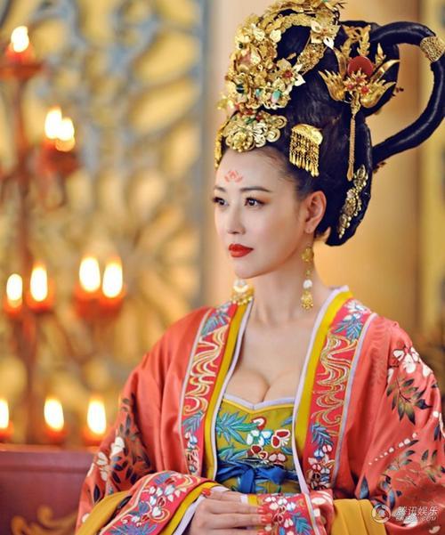 最美周芷若！曾患病「被男友拒婚」分手　為小7歲男友定居內地「55歲情感感悟」逼哭無數女人