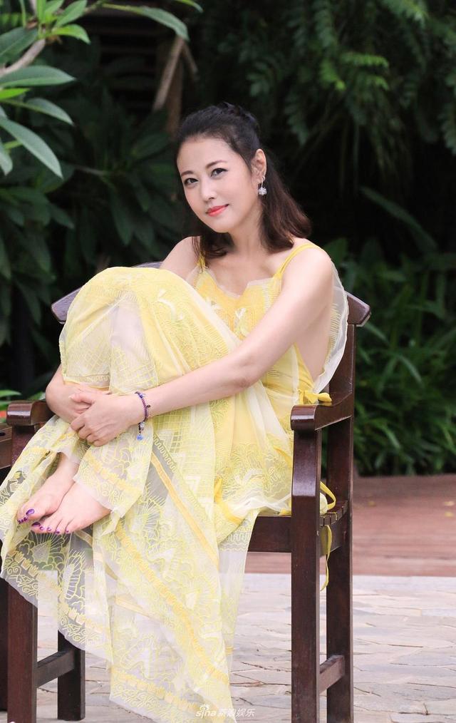 最美周芷若！曾患病「被男友拒婚」分手　為小7歲男友定居內地「55歲情感感悟」逼哭無數女人