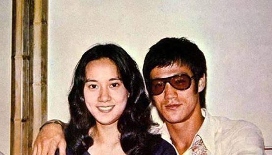 忍丈夫外遇30年！和小三同住「不敢反抗」　為守住婚姻毀容「71歲為自己活」終找回事業