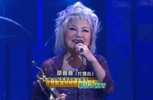 忍丈夫外遇30年！和小三同住「不敢反抗」　為守住婚姻毀容「71歲為自己活」終找回事業