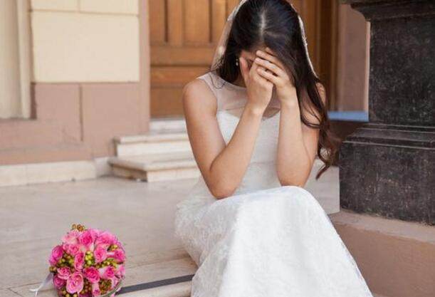 哪裡的窮親戚？拾荒老人「在婚宴上蹭吃蹭喝」遭新郎潑湯羞辱　新娘卻感激涕零：多虧您來蹭飯