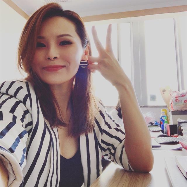 一曲《約定》紅遍歌壇！比肩蔡依林「卻被恩師出賣」毀前途　痛失親人「被好友一語點醒」走出陰霾