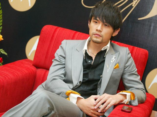 一曲《約定》紅遍歌壇！比肩蔡依林「卻被恩師出賣」毀前途　痛失親人「被好友一語點醒」走出陰霾