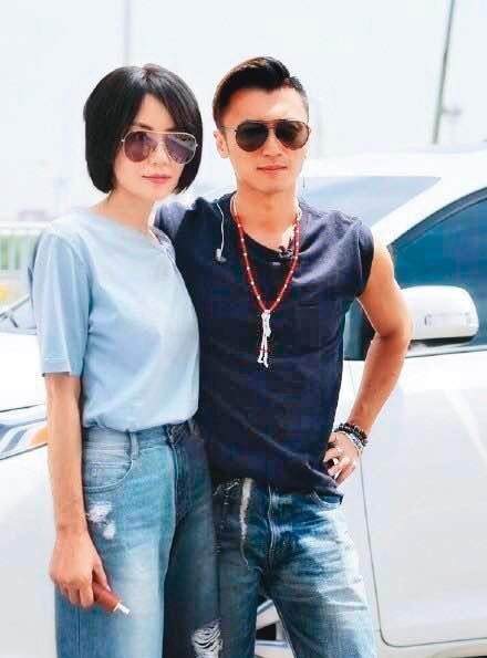 機場巧遇張柏芝！李嫣「互望一眼」開口第一句化解尷尬　「罕見一幕」全被拍下網誇：家教很好