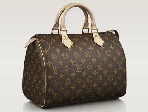 阿公背LV逛菜市場!並高調拿包「裝肉裝菜」行為可疑 員警一查立馬上門:他女兒不簡單