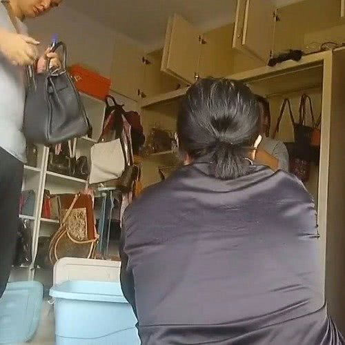 阿公背LV逛菜市場!並高調拿包「裝肉裝菜」行為可疑 員警一查立馬上門:他女兒不簡單