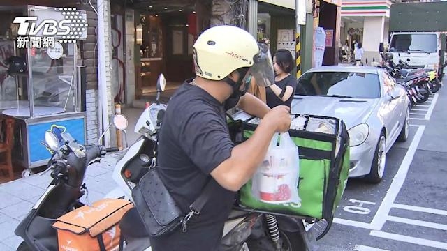 阿姨叫外送！訂單偷備註「不想努力可以送上樓」　網嚇傻「他卻鼓起勇氣」結果羨慕炸