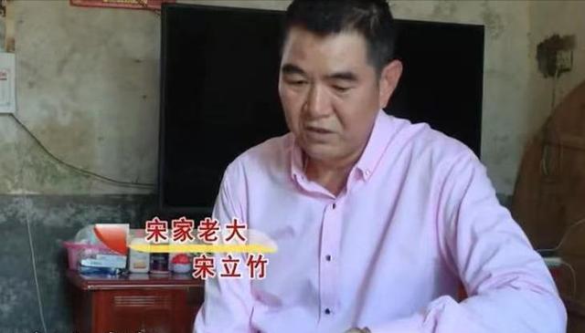 從小偏心！老父養老金4百萬「3兄妹一毛不拿」　錢全給弟弟「他卻不願贍養老父」曝家庭悲歌