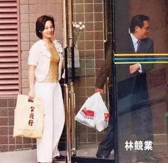傳奇小三！讓原配心甘情願「主動讓位」　32歲「自學法律開保險公司」55歲再嫁賭王家族