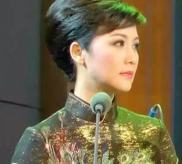 被封香港第一美婦！20歲坐牢「36歲靠選美爆紅」55歲被總統接見　73歲「依舊打扮美艷」不服老