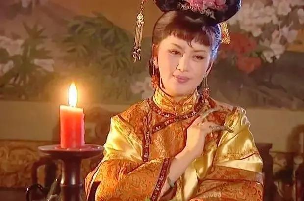 被封香港第一美婦！20歲坐牢「36歲靠選美爆紅」55歲被總統接見　73歲「依舊打扮美艷」不服老