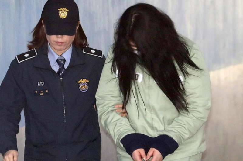 長期照顧重病婆婆！人妻突然崩潰「親手將她了結」　到警局自首「不見老公身影」遭遇惹同情