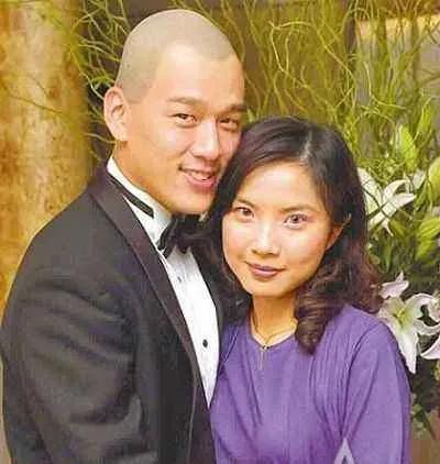 從小立志當奸商！為不搬家「把房東娶回家」　青梅竹馬20年零緋聞「每個結婚紀念日」都叫：不離婚