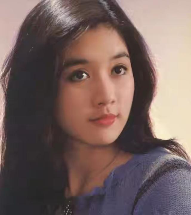 林青霞唯一接班人！疑倒追成龍引眾怒32歲退圈　嫁富商後22年無子「60歲再露面」美到猜不出年齡            