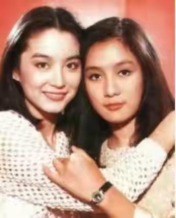 林青霞唯一接班人！疑倒追成龍引眾怒32歲退圈　嫁富商後22年無子「60歲再露面」美到猜不出年齡            