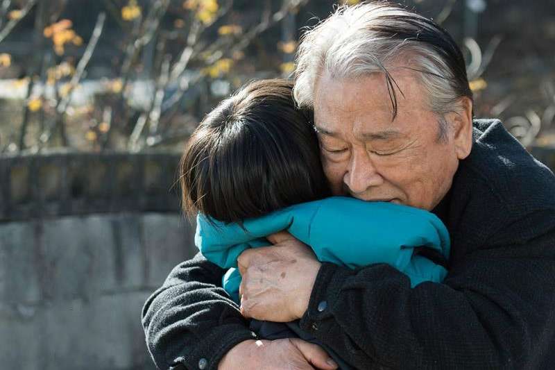 看盡世間無常！醫生自述「凌晨4點嬤帶病孫就醫」狀況危急　就醫過程「意外揭祖孫心酸遭遇」紅了眼眶