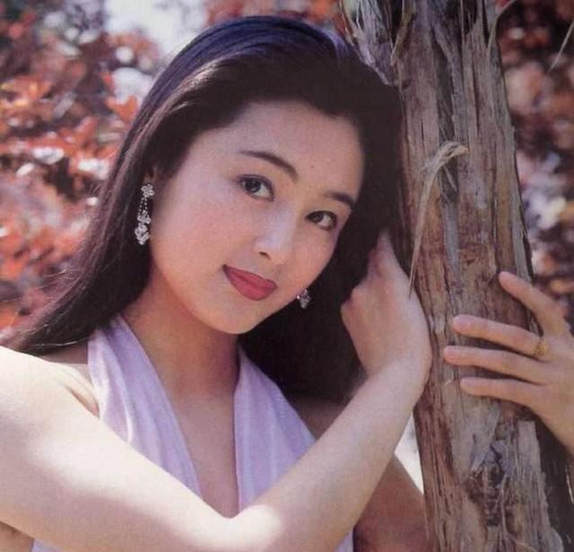 被一碗紅燒肉追到手！「嫁大16歲3婚」導演陳凱歌　為愛犧牲25年「第一美人變大媽」卻最幸福