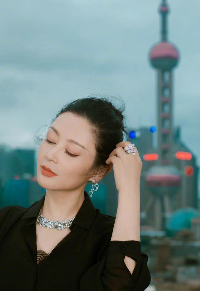 被一碗紅燒肉追到手！「嫁大16歲3婚」導演陳凱歌　為愛犧牲25年「第一美人變大媽」卻最幸福