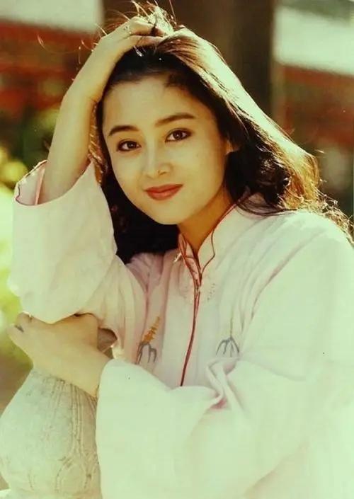 被一碗紅燒肉追到手！「嫁大16歲3婚」導演陳凱歌　為愛犧牲25年「第一美人變大媽」卻最幸福