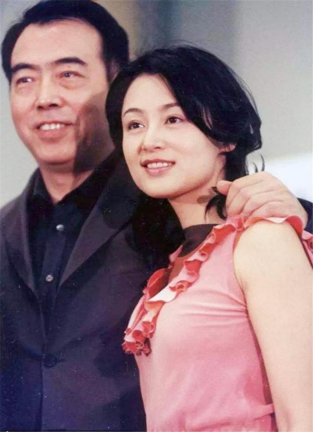 被一碗紅燒肉追到手！「嫁大16歲3婚」導演陳凱歌　為愛犧牲25年「第一美人變大媽」卻最幸福
