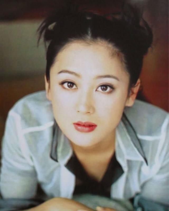 被一碗紅燒肉追到手！「嫁大16歲3婚」導演陳凱歌　為愛犧牲25年「第一美人變大媽」卻最幸福