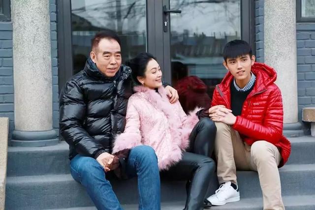 被一碗紅燒肉追到手！「嫁大16歲3婚」導演陳凱歌　為愛犧牲25年「第一美人變大媽」卻最幸福