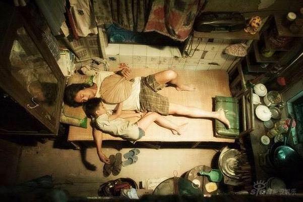 7歲時父為小三棄家！單親母「為養大3子女」打3份工　周星馳魚肉故意「嚼兩口又吐出」：這樣媽媽才會吃