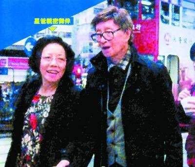 7歲時父為小三棄家！單親母「為養大3子女」打3份工　周星馳魚肉故意「嚼兩口又吐出」：這樣媽媽才會吃