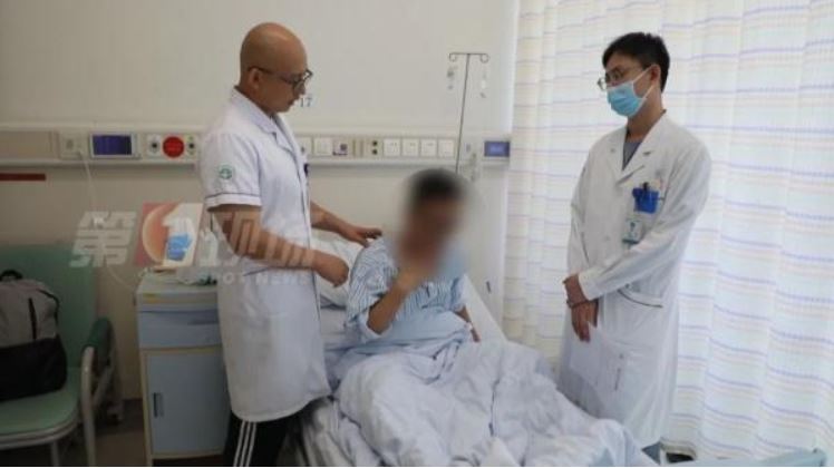 肩頸痠痛！壯年男「按摩後狂吐暈眩」發現已腦死　醫師警告「這處再痠都不能按」