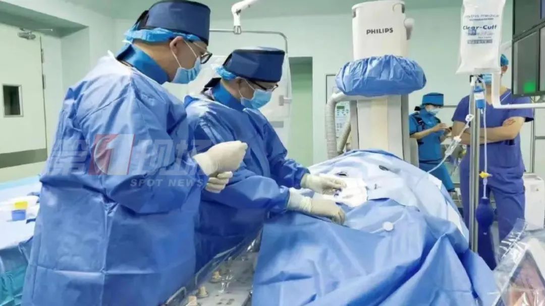 肩頸痠痛！壯年男「按摩後狂吐暈眩」發現已腦死　醫師警告「這處再痠都不能按」